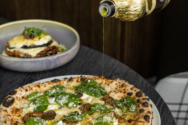 Aerottoria-Italian-restaurant-Gourmet-Pizza-Olive-Oil-Drizzle